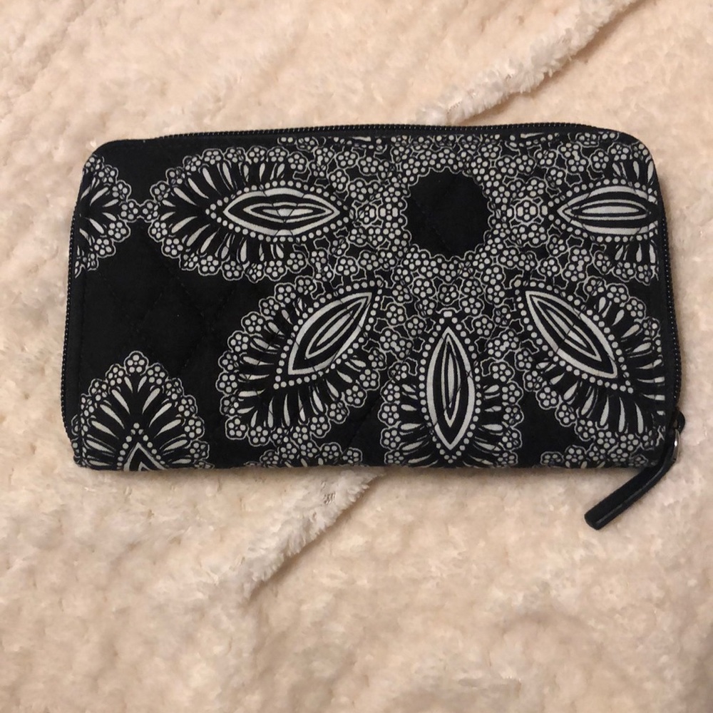 Black and white Vera Bradley wallet